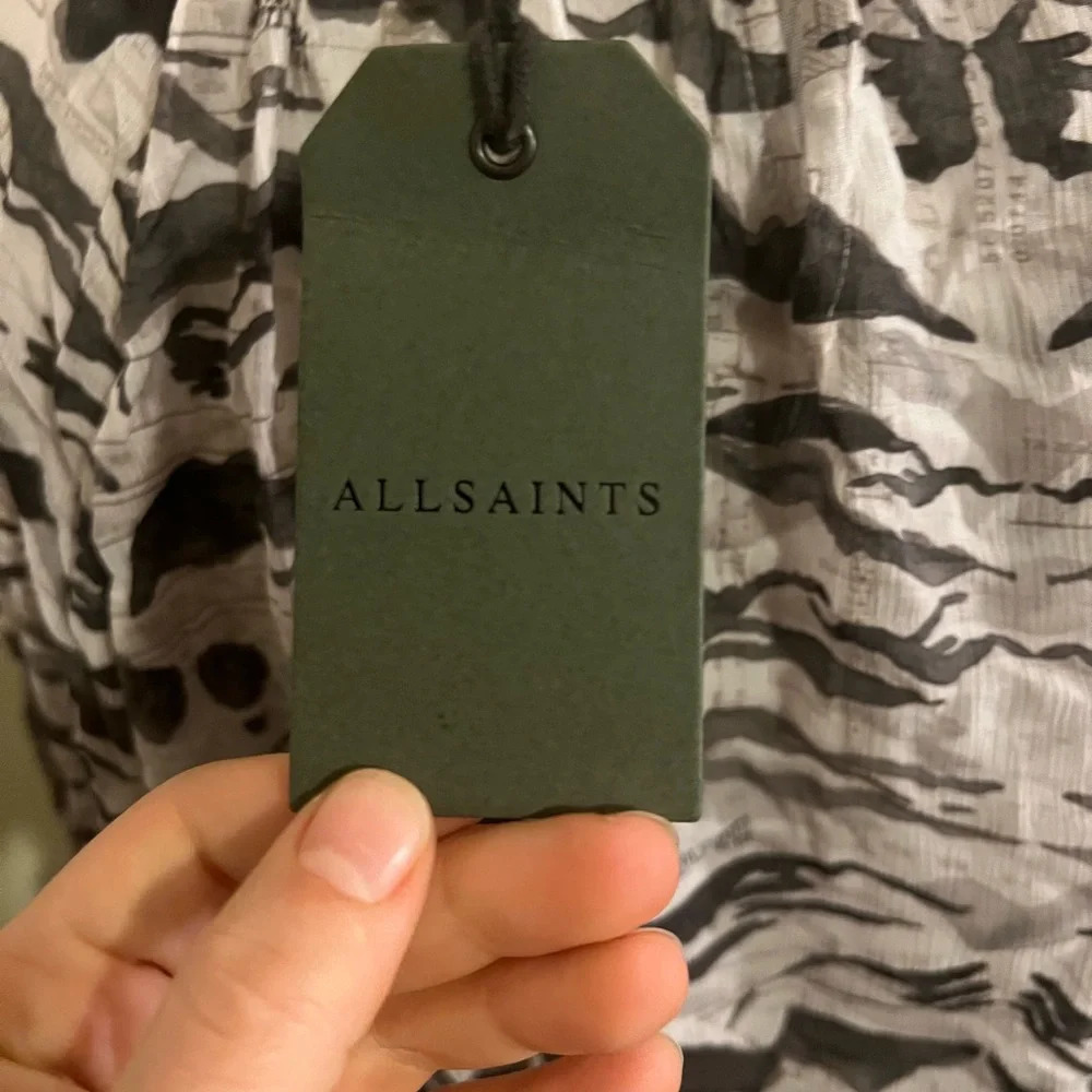 NWT All Saints Thallo Oniyuri Printed top, size 8 - Picture 4 of 7